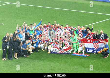 Moskau, Russland. Am 15. Juli 2018. Kroatien team Group (CRO), die Nächstplatzierten Kroatien Spieler und Trainerstab für ein Foto des Teams stellen nach der FIFA WM 2018 Russland Finale zwischen Frankreich 4-2 Kroatien bei Luzhniki Stadion in Moskau, Russland, 15. Juli 2018. Credit: kenzaburo Matsuoka/LBA/Alamy leben Nachrichten Stockfoto