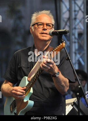 Brünn, Tschechien. 16. Juli 2018. Amerikanische Gitarrist Bill Frisell führt in Böhmen Jazz Fest in Brünn, Tschechische Republik, 16. Juli 2018. Quelle: Igor Zehl/CTK Photo/Alamy leben Nachrichten Stockfoto