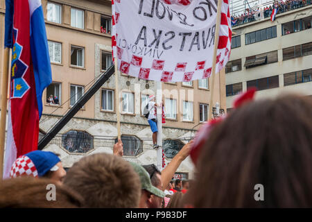 Zagreb, Kroatien, Sonntag, Juli 16, 2018, Feier der Kroatischen Fußball-Nationalmannschaft auf dem platz Ban Jelacic Credit: Nino Marcutti/Alamy leben Nachrichten Stockfoto