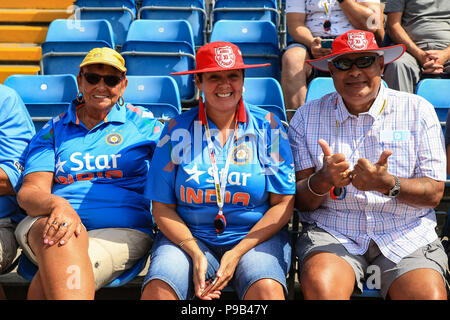 Emerald Leeds, UK. 17. Juli 2018. Emerald Leeds, 3 ODI Royal London eintägiger Serie, England V Indien; Fans in der Menge Credit: Aktuelles Bilder/Alamy leben Nachrichten Stockfoto