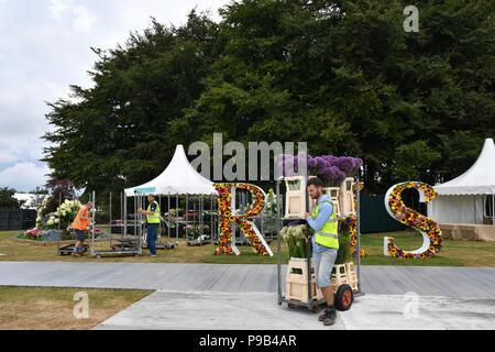 Tatton Park, Cheshire, UK. 17. Juli 2018. Aussteller machen den letzten Schliff an ihre Exponate: Simon Maycock/Alamy leben Nachrichten Stockfoto