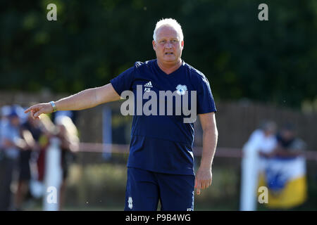 Tavistock, Devon, Großbritannien. 16. Juli 2018. Kevin Blackwell, der Cardiff City Assistant Coach. Vor der Saison Fußball-Freundschaftsspiel, Tavistock AFC v Cardiff City an der Langsford Park Stadion in Tavistock, Devon am Montag, 16. Juli 2018. Dieses Bild dürfen nur für redaktionelle Zwecke verwendet werden. Nur die redaktionelle Nutzung, eine Lizenz für die gewerbliche Nutzung erforderlich. Keine Verwendung in Wetten, Spiele oder einer einzelnen Verein/Liga/player Publikationen. pic von Andrew Obstgarten/Andrew Orchard sport Fotografie/Alamy leben Nachrichten Stockfoto