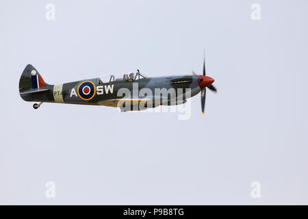 Zweiten Weltkrieg RAF Supermarine Spitfire TR9, PT462, G-Ctix im Flug Stockfoto