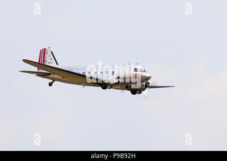 Norwegische Douglas Dakota DC 3 im Flug Stockfoto