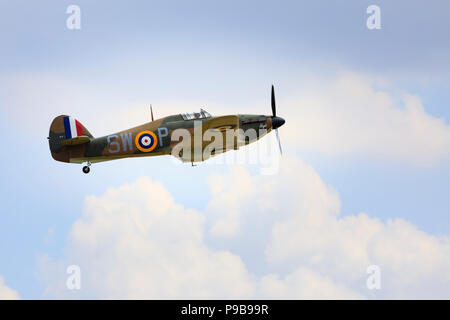 Zweiten Weltkrieg RAF Hawker Hurricane Mk 1 Kampfflugzeug über englandDuxford airshow Flying Stockfoto