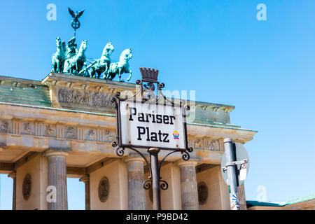 Das Brandenburger Tor ist das Wahrzeichen Berlins. Stockfoto