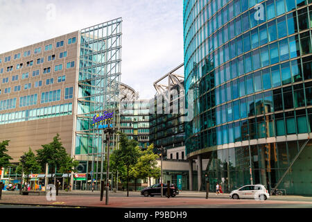 Moderne Gebäude der IMAX und das Sony Center in Berlin, Deutschland. Stockfoto
