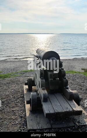 Alte Kanone auf britischen Landung auf Mackinac Island, entlang Radweg, dass Kreise der 8,2 Kilometer Durchmesser der Insel, ein State Park, Michigan, USA Stockfoto