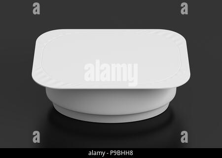 Leere weiße Joghurt Verpackung. Mockup dessert Kunststoffbehälter auf schwarzen Hintergrund mit Freistellungspfad isoliert. 3D-Rendering Stockfoto