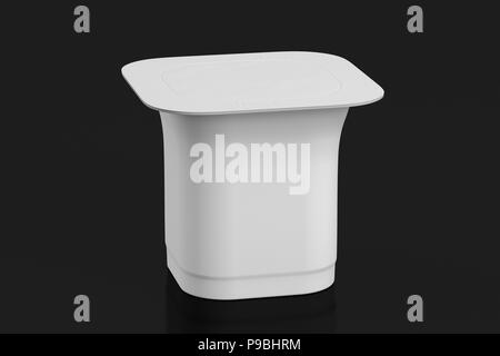 Leere weiße Joghurt Verpackung. Mockup dessert Kunststoffbehälter auf schwarzen Hintergrund mit Freistellungspfad isoliert. 3D-Rendering Stockfoto