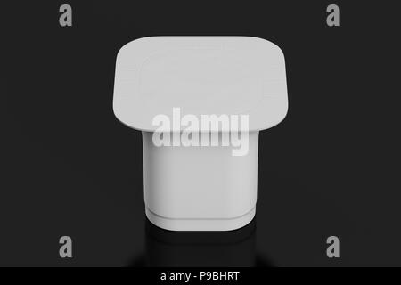 Leere weiße Joghurt Verpackung. Mockup dessert Kunststoffbehälter auf schwarzen Hintergrund mit Freistellungspfad isoliert. 3D-Rendering Stockfoto