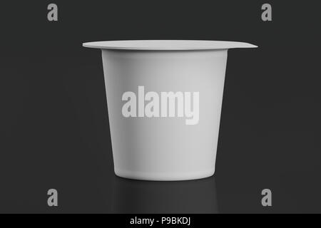 Leere weiße Joghurt Verpackung. Mockup dessert Kunststoffbehälter auf schwarzen Hintergrund mit Freistellungspfad isoliert. 3D-Rendering Stockfoto