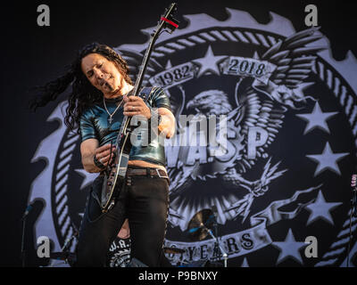 US-metal-rock Band W.A.S.P. live auf der Bühne im Jahr 2018 Copenhell Metal Festival in Kopenhagen, Dänemark. Hier Gitarrist Doug Blair. Stockfoto