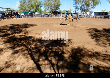 Pferd Reiter am Fitzroy Crossing Rodeo, Fitzroy Crossing, Kimberley, Nordwesten Australien Stockfoto