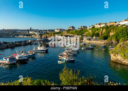 Newquay Cornwall England Juli 15, 2018 Am frühen Morgen Licht am Hafen von Newquay Stockfoto