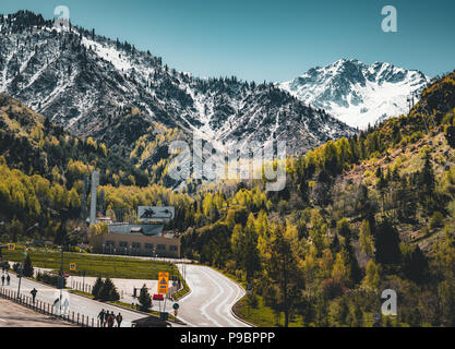 Luftaufnahme der Medeo-Stadion in Almaty, Kasachstan. Medeo-Stadion ist das höchste in der Welt befindet sich 1691 m über dem Meeresspiegel. Stockfoto