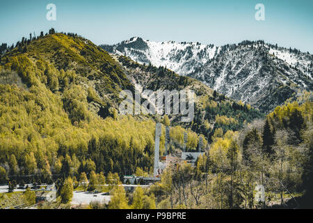 Luftaufnahme der Medeo-Stadion in Almaty, Kasachstan. Medeo-Stadion ist das höchste in der Welt befindet sich 1691 m über dem Meeresspiegel. Stockfoto