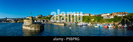 Newquay Cornwall England Juli 15, 2018 Am frühen Morgen Licht am Hafen von Newquay Stockfoto