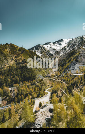 Luftaufnahme der Medeo-Stadion in Almaty, Kasachstan. Medeo-Stadion ist das höchste in der Welt befindet sich 1691 m über dem Meeresspiegel. Stockfoto