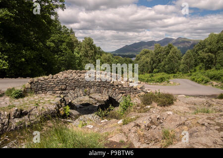 Ashness Brücke, Keswick, Lake District, Cumbria, England Stockfoto