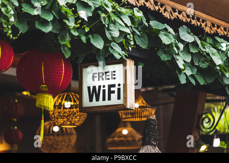 Kostenfreies WLAN Schild in der traditionellen chinesischen Street Restaurant Stockfoto