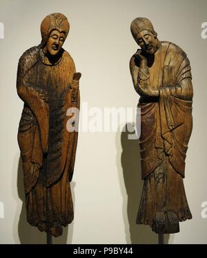 Kreuzabnahme. Figuren der Jungfrau Maria und Johannes der Evangelist. Zweiten Hälfte des 12. Jahrhunderts. Holz. Von Parish Kirche der Heiligen Eulalia von Erill la Vall (Boi Tal, Katalonien). Nationalen Kunstmuseum von Katalonien. Barcelona. Katalonien. Spanien. Stockfoto