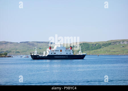 Caledonian Macbrayne der MV Coruisk Fähre nähert sich Oban Hafen, an der Westküste von Schottland, Vereinigtes Königreich Stockfoto