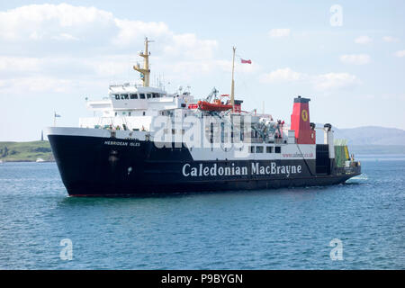 Die MV-Inseln der Hebriden Caledonian Macbrayne Fähre nähert sich Oban Hafen, an der Westküste von Schottland, Vereinigtes Königreich Stockfoto