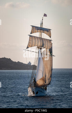 Segelschiff "Sir Robert Baden Powell" auf einer Kreuzfahrt vor der italienischen Insel Sardinien Stockfoto