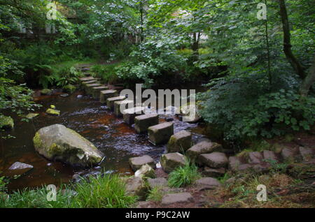 Trittsteine Brücke @ Hebden Bridge. John O'Groats (Duncansby head) zu den Ländern Ende Ende Trail zu beenden. England. Großbritannien Stockfoto