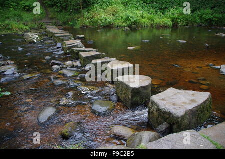 Trittsteine Brücke @ Hebden Bridge. John O'Groats (Duncansby head) zu den Ländern Ende Ende Trail zu beenden. England. Großbritannien Stockfoto