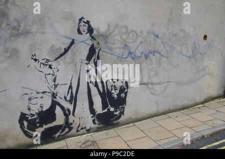 Banksy Stil. Sylvia Plath auf dem Fahrrad. Von street artist Stewie. John O'Groats (Duncansby head) zu den Ländern Ende Ende Trail zu beenden. Hebden Bridge. England Stockfoto