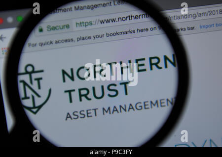 Die Northern Trust Website durch ein Vergrößerungsglas gesehen Stockfoto