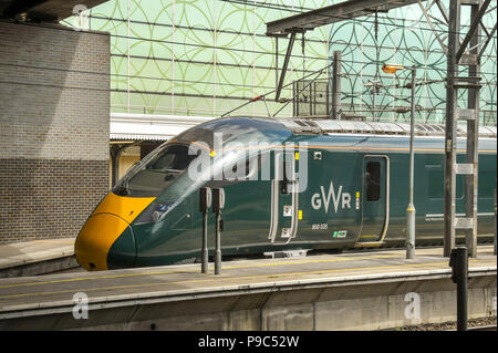 Vor einer neuen Klasse 800 Inter City Zug neben einer Plattform in London Paddington Bahnhof. Es wird von der Great Western Railway betrieben Stockfoto