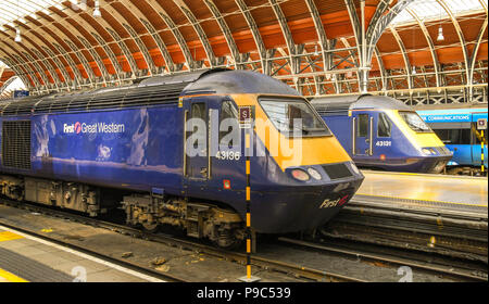 Alte HS 125 Inter City Diesel Züge in London Paddington Bahnhof. Stockfoto