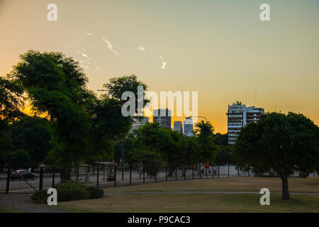 Floralis Generica y Facultad de Derecho Stockfoto