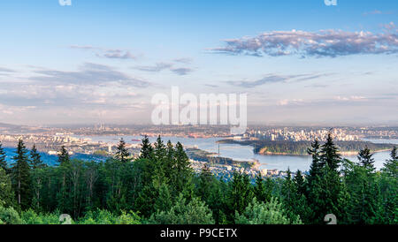 Schönen British Columbia, Kanada. Vancouver von oben gesehen. Breites Panorama der Stadt. Stockfoto