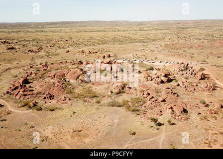 Massive Felsbrocken gebildet, die durch Erosion im Karlu Karlu, Devils Marbles Bereich des Outback (Northern Territory, Australien) Stockfoto