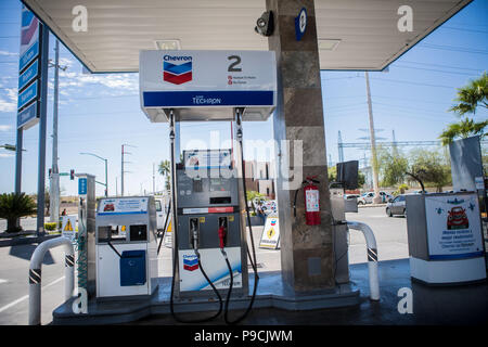 Chevron Tankstelle in Mexiko. Techron. Tankstelle. Benzin, Diesel. Kohlenwasserstoffe, Mischung, Erdöl, Destillation, Kraftstoff, Verbrennung Stockfoto