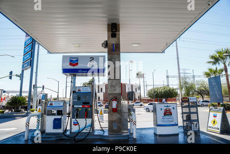 Chevron Tankstelle in Mexiko. Techron. Tankstelle. Benzin, Diesel. Kohlenwasserstoffe, Mischung, Erdöl, Destillation, Kraftstoff, Verbrennung Stockfoto