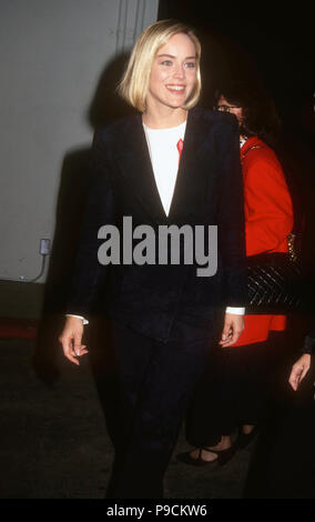 CULVER CITY, CA - 18. März: Schauspielerin Sharon Stone besucht Screening von "Basic Instinct" am 18. März 1992 bei Sony Studios in Culver City, Kalifornien. Foto von Barry King/Alamy Stock Foto Stockfoto