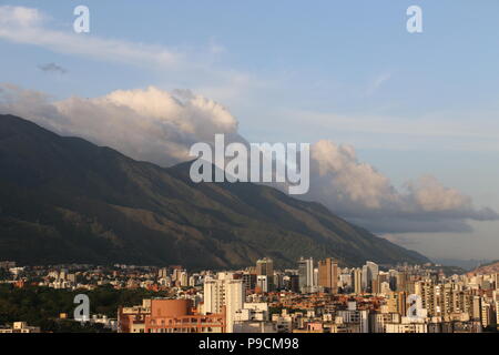 Gebäude in Caracas Venezuela, Foto von Sabana Grande Bereich getroffen, Centro Comercial El Recreo. Vicente Quintero und Marcos Kirschstein Stockfoto