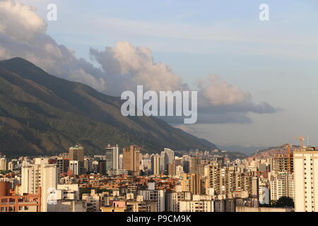 Gebäude in Caracas Venezuela, Foto von Sabana Grande Bereich getroffen, Centro Comercial El Recreo. Vicente Quintero und Marcos Kirschstein Stockfoto