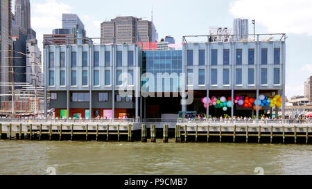 South Street Seaport, Pier 17 in New York, NY. Stockfoto