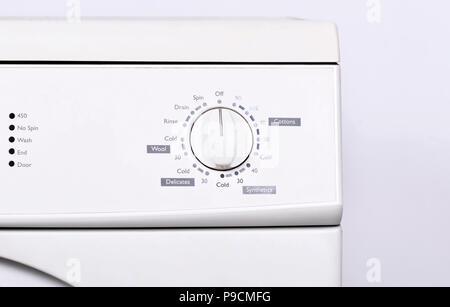 In der Nähe der Instrumententafel auf der Waschmaschine. Home Appliance Stockfoto