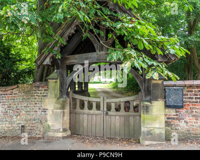 Lychgate in St. Oswalds Halle ehemalige Pfarrkirche bei Fulford York Yorkshire England Stockfoto