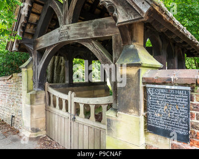 Lychgate in St. Oswalds Halle ehemalige Pfarrkirche bei Fulford York Yorkshire England Stockfoto