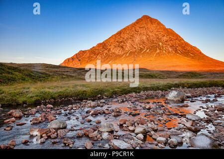 Sonnenaufgang am Buachaille Etive Mor, Glencoe, Lochaber, Highlands, Schottland, UK. Stockfoto