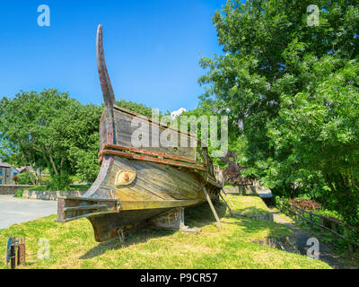 11. Juni 2018: Charlestown, Cornwall, UK-griechischen Trireme Nomos, für die der Film Kampf der Titanen gebaut. Stockfoto