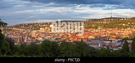 Luftaufnahme der Stadt Stuttgart, Baden-Württemberg, Deutschland, Europa - Panorama Stockfoto